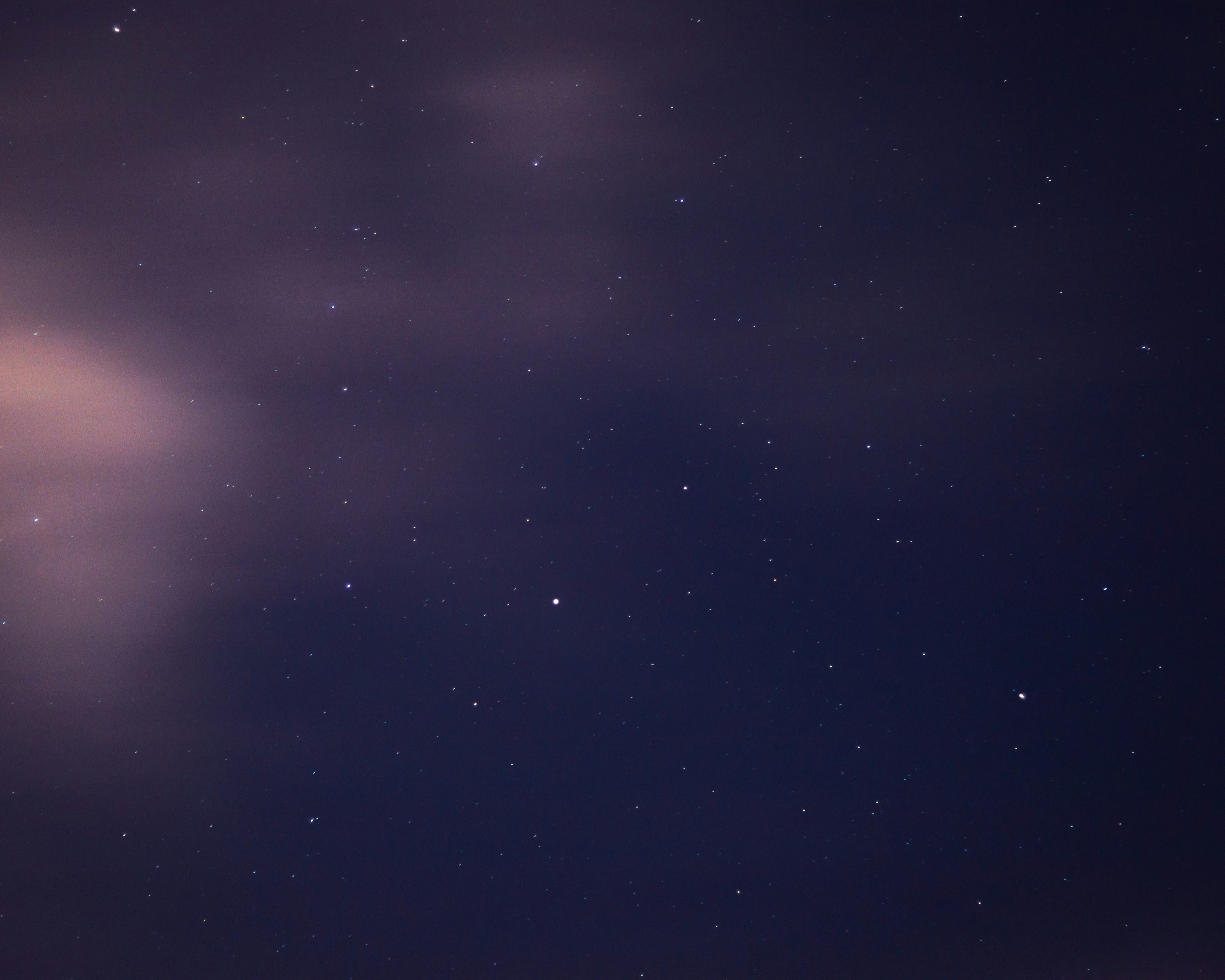 物語のキーアイテムとなる、星をモチーフにしたアクセサリー