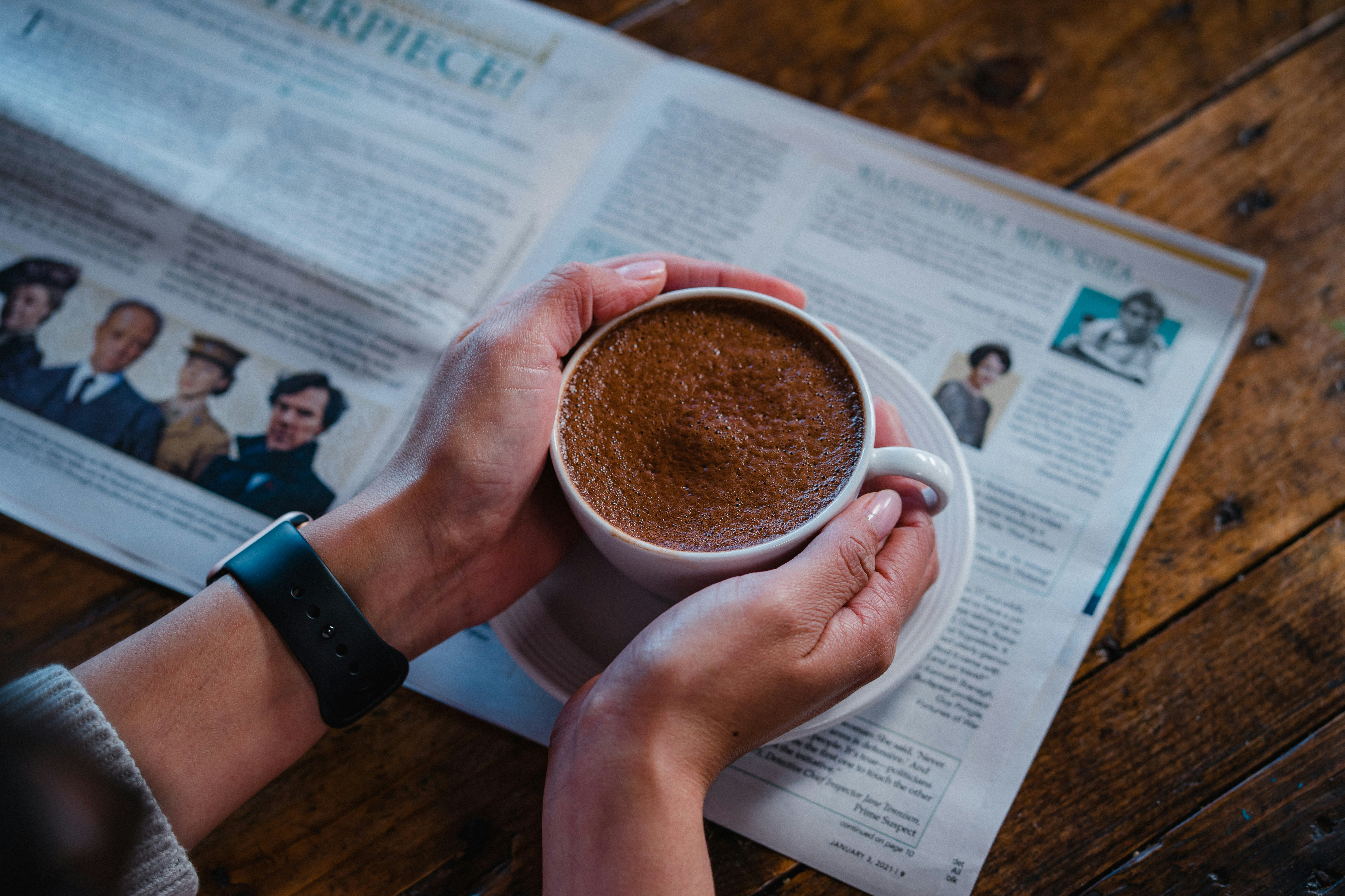 『Dr.STONE』の主人公、千空が科学実験をしているシーン